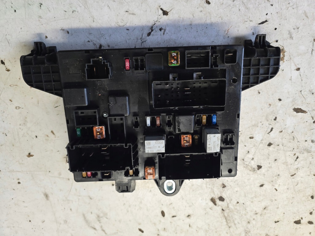 фото №1, Opel cascada cabrio коробка предохранителей задняя 13379016 uu