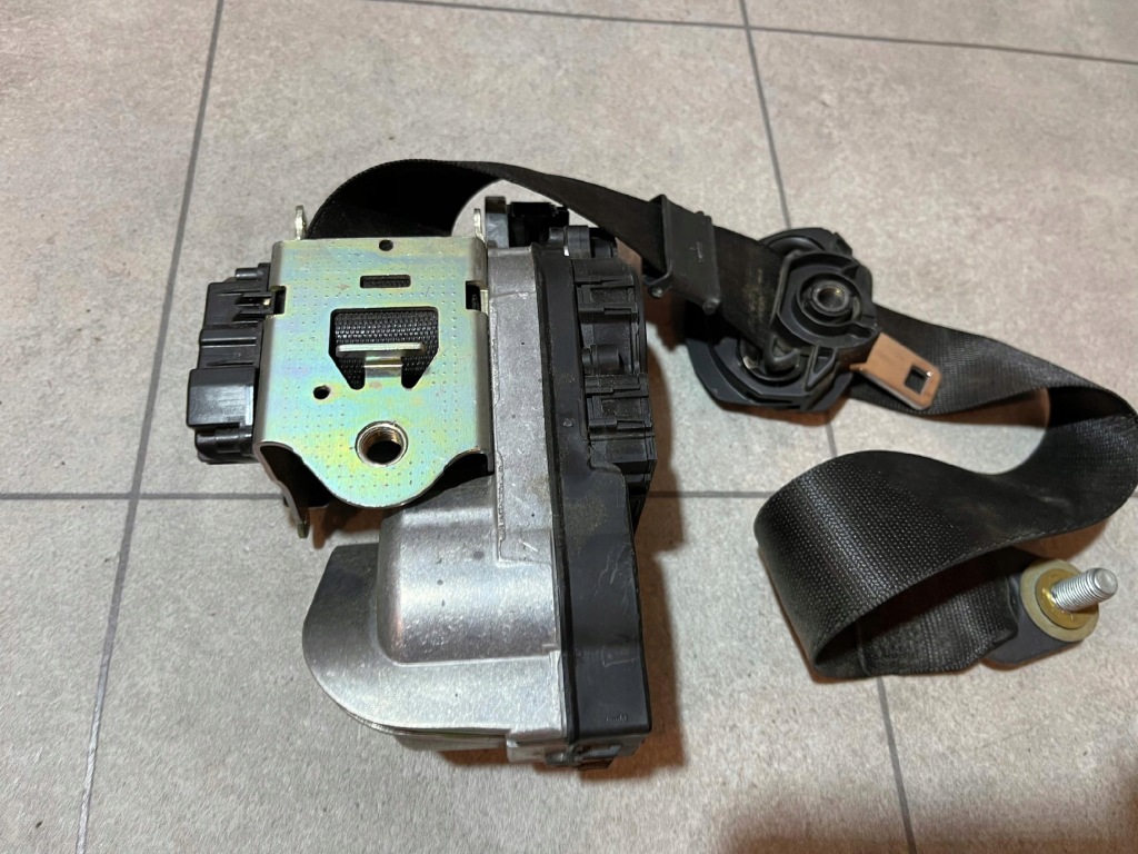 фото №9, Mercedes w221 pas натягувач перед чорний bdb