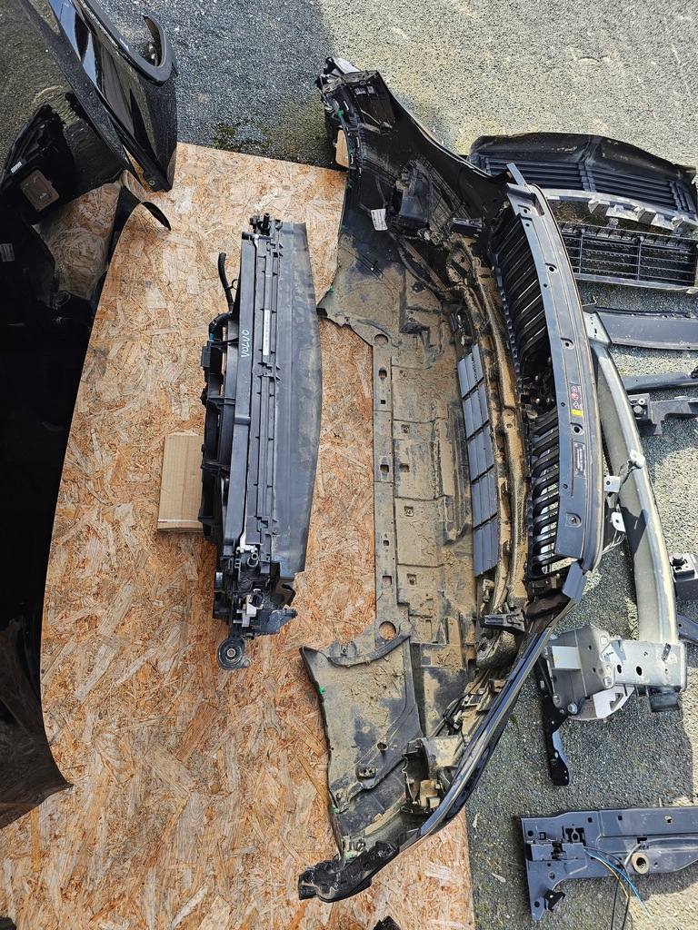 фото №12, Volvo xc40 перед капот бампер лампы