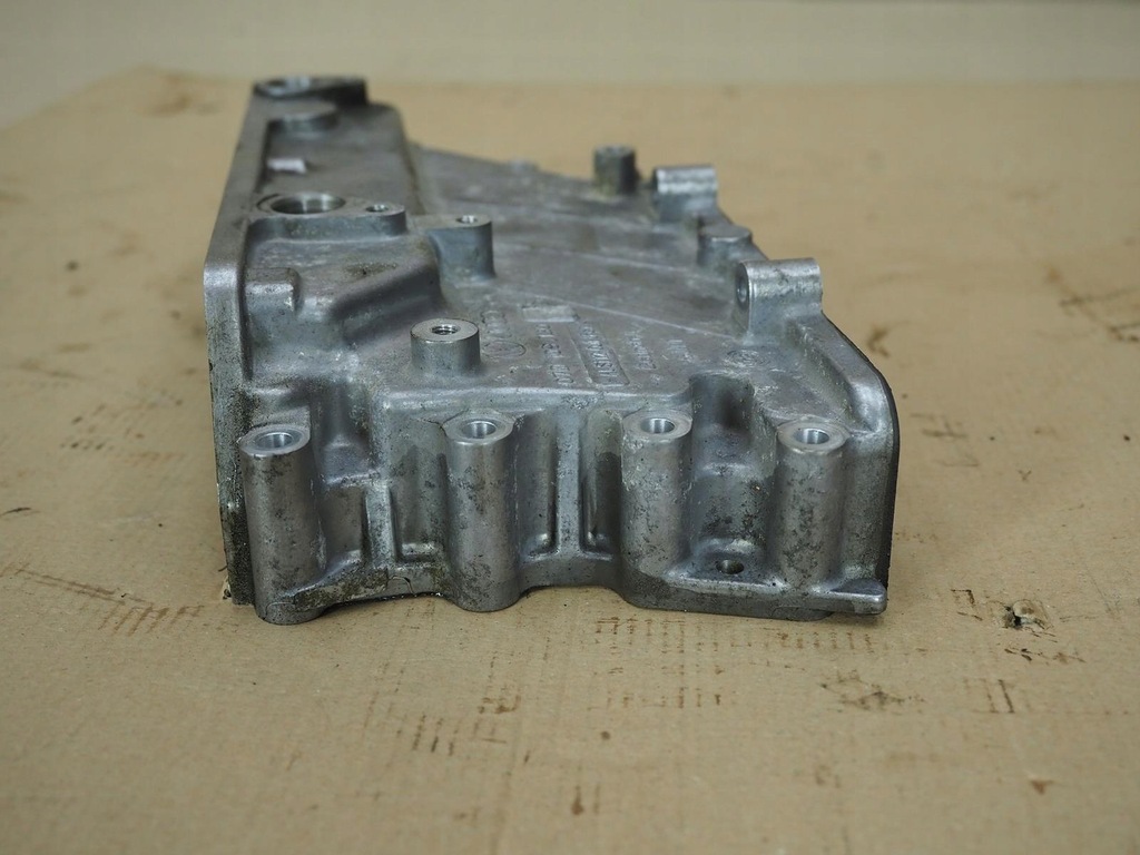 фото №8, Кришка розподільного валу захист a8 d3 6.0 bht 07d109130s