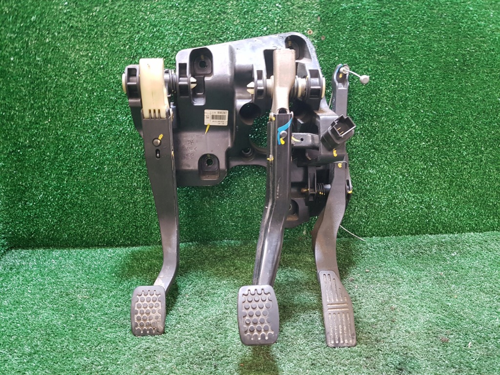 Купить Педали комплект chevrolet spark 95962967