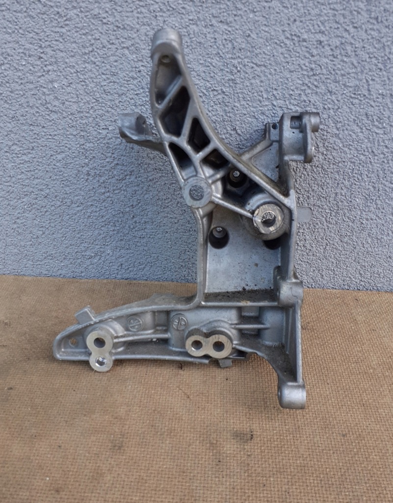 фото №1, Citroen c4 ii ds4 1.6 e hdi кронштейн кронштейн насоса