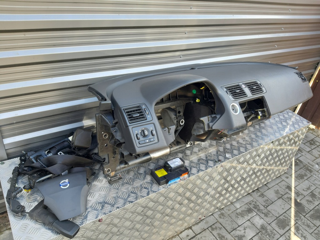 фото №1, Volvo v50 s40 подушки безопасности воздушные консоль ремни eu.