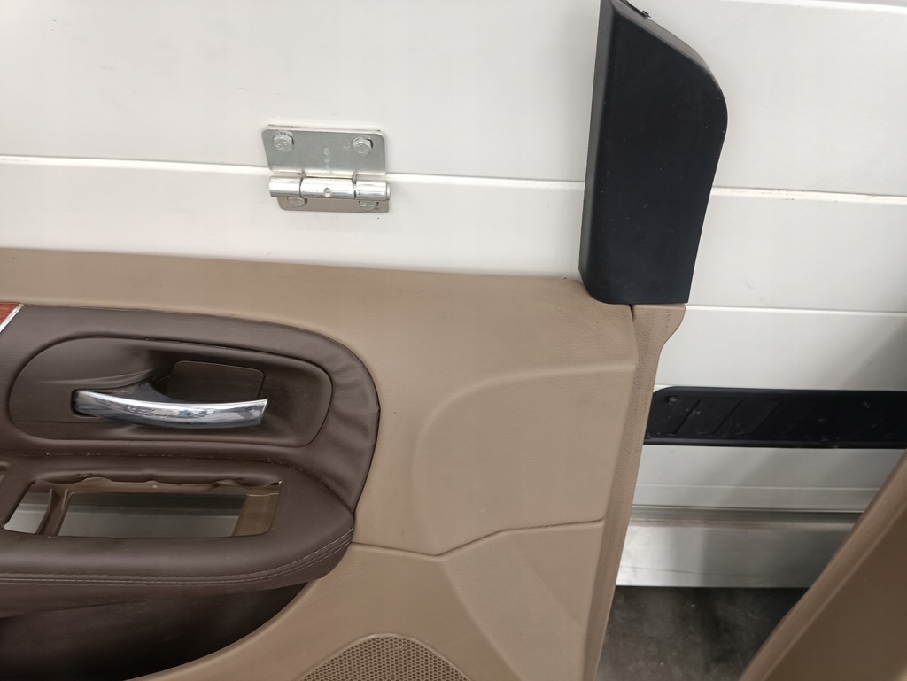 фото №9, Chrysler town country обшивка двері правий перед обшивки оббивка