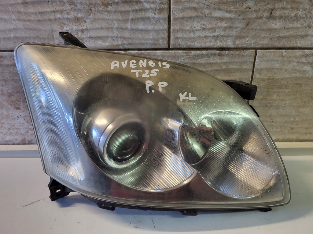 фото №1, Лампа правий перед toyota avensis t25 europa