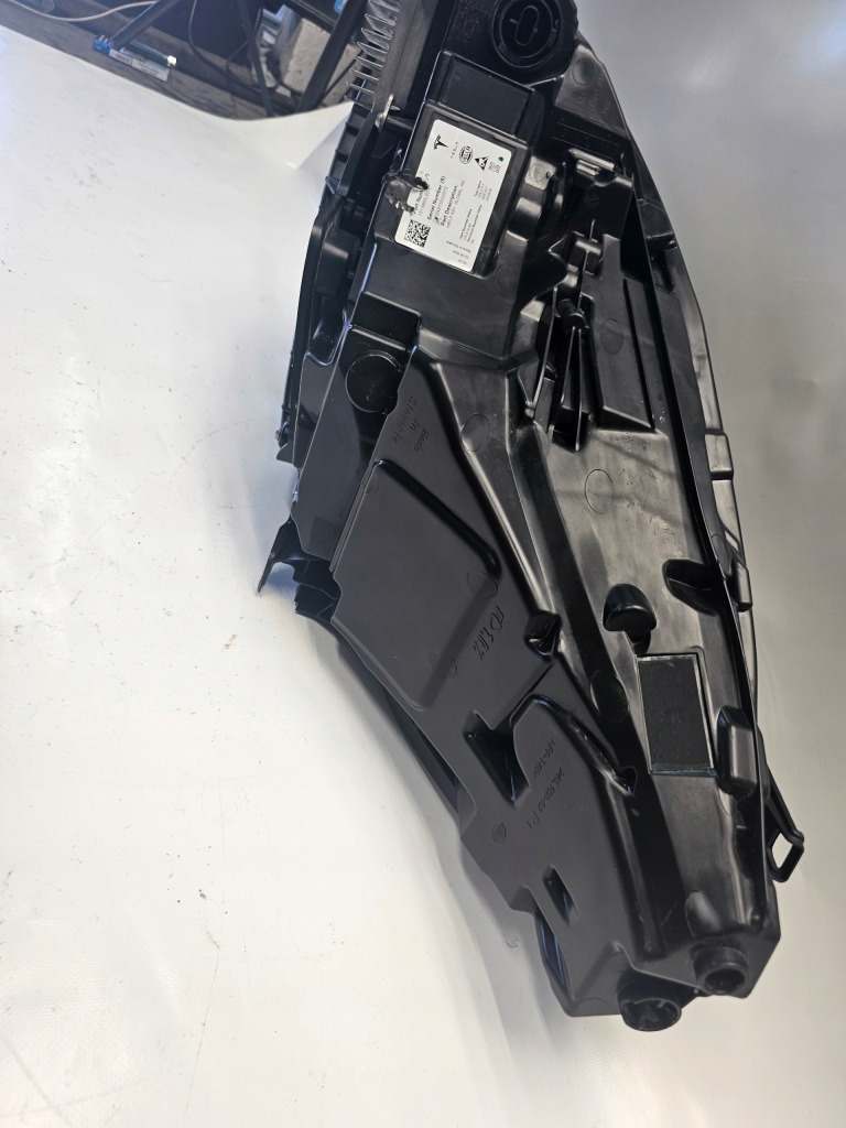 Фара full led tesla model 3 рестайлинг  / model y 2023- правый правый перед европа Оригинал