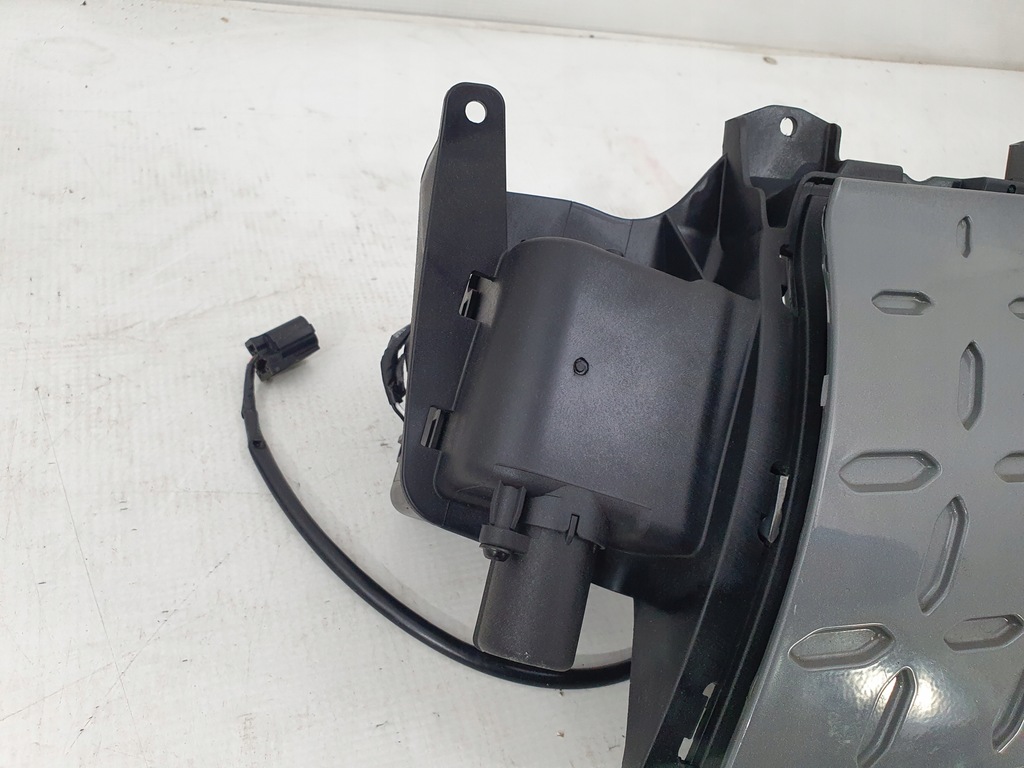 фото №10, Hyundai kona electric 18- крышка зарядки разъём