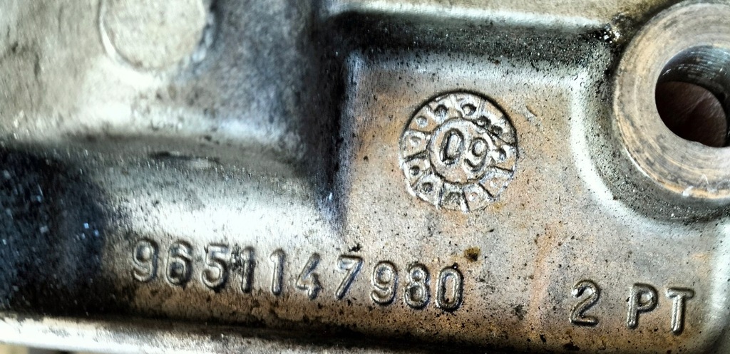 фото №10, Кронштейн кронштейн опора полуось citroen c5 iii x7 407 2.7 3.0 hdi 9651147980