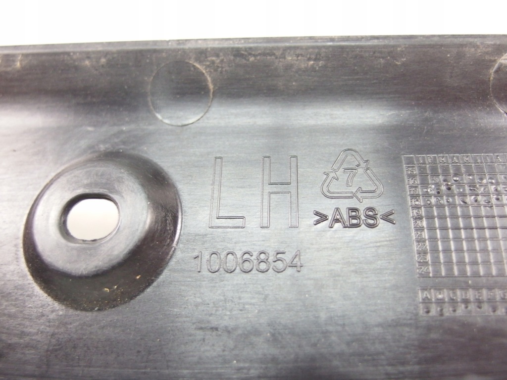 Купити Молдинг кришки багажника ліва задня tesla x