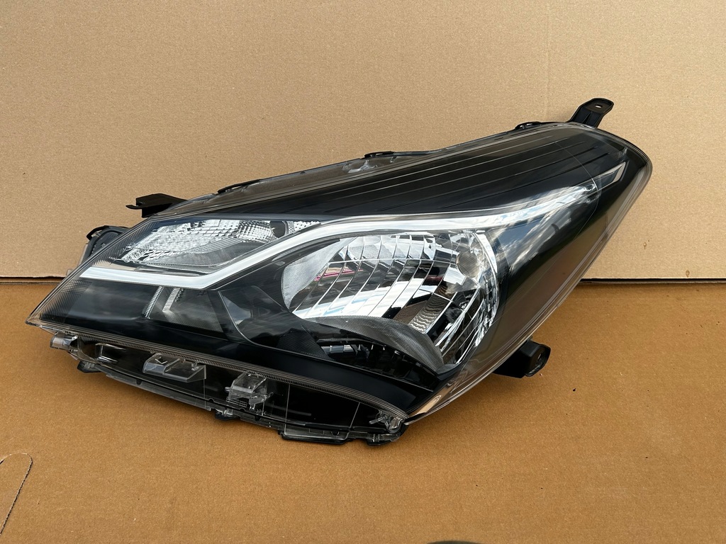 фото №1, Toyota yaris iii ліва лампа перед передня