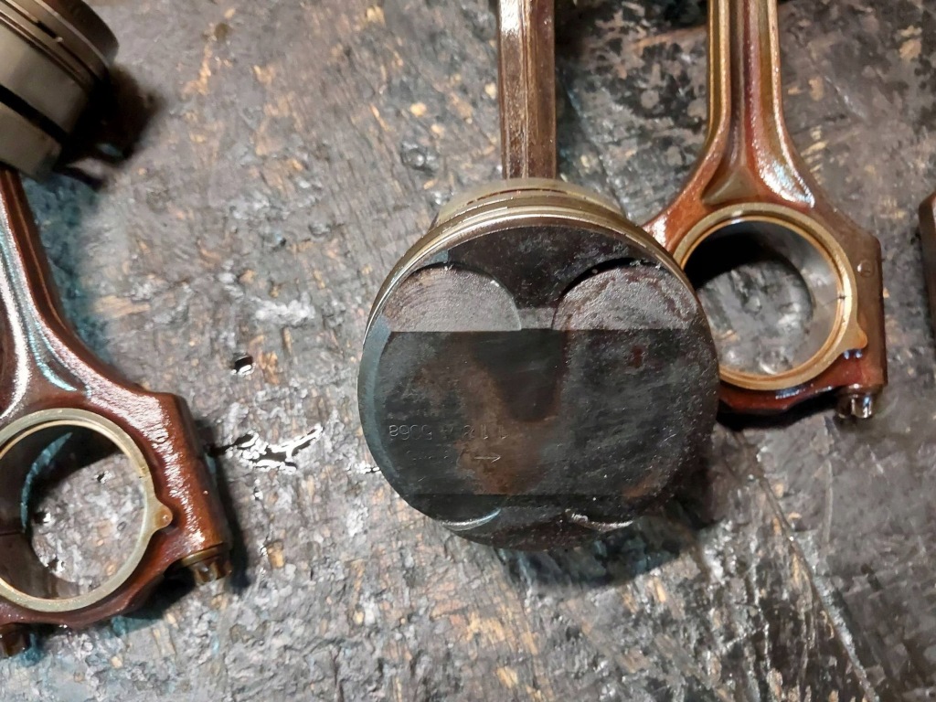 Поршень з шатун bmw 5 e39 520i m52b20tu 206s4 в Україні