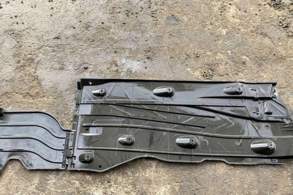 Левая накладка подвеска audi a3 8v1, 8vk 5q0825201l 2.0l дизель 110kw 2013 Киев