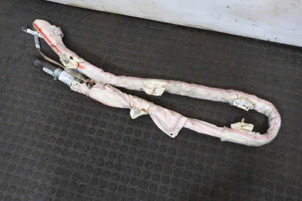 фото №1, Шторка безопасности воздушная правая jeep grand cherokee iv wk2