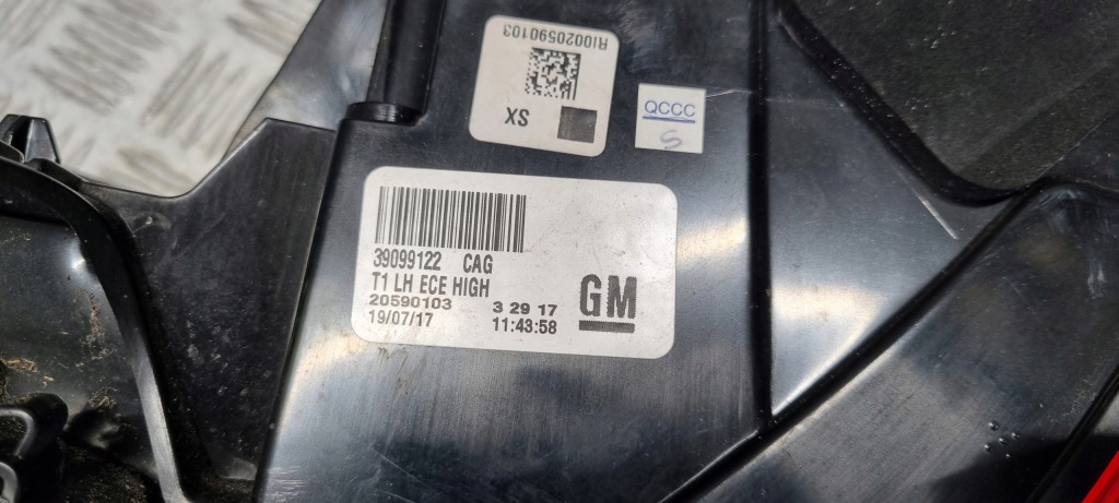 Opel insignia b лампа левая левый задний  задняя 39099122 Киев