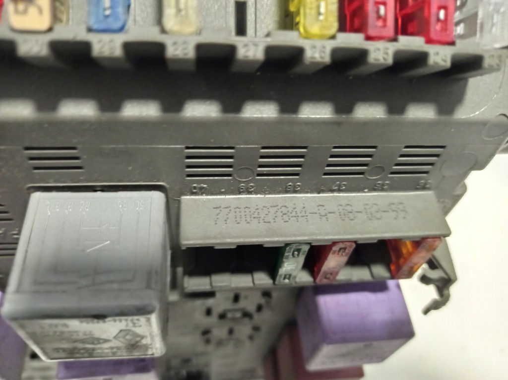 фото №5, Коробка предохранителей renault laguna i 7700427844