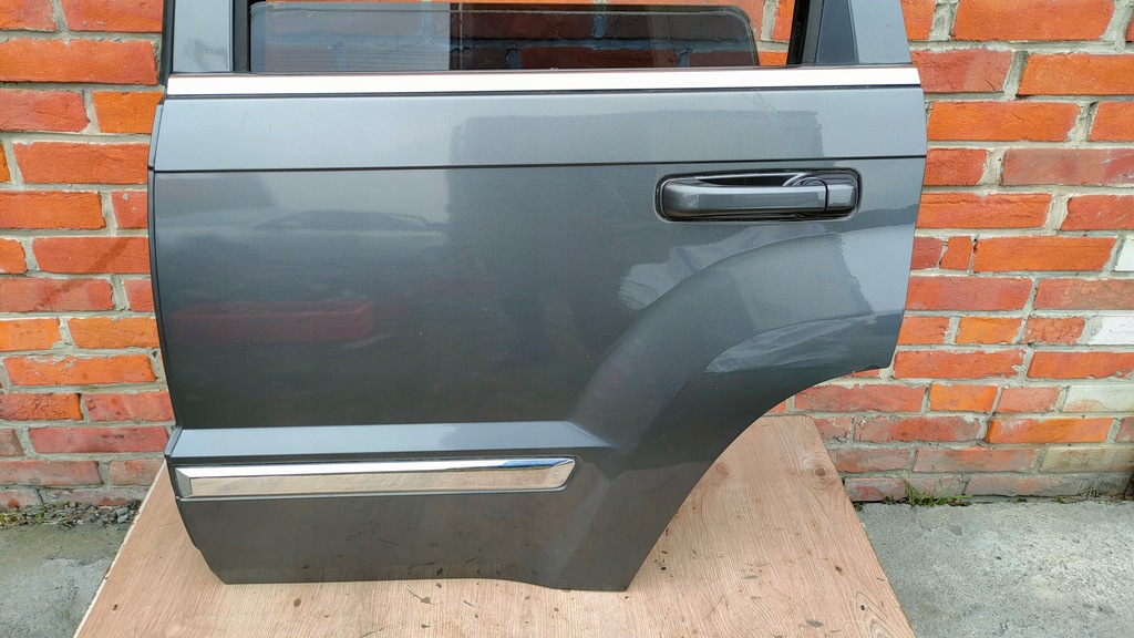 фото №1, Jeep grand cherokee wk 5-10 молдинг дверь левый задняя хром