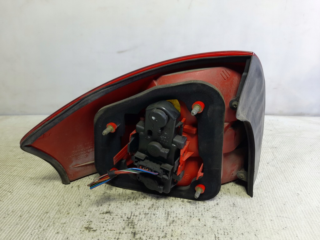 фото №4, Audi a6 c5 лампа правая задняя задняя eu