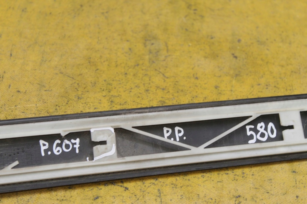 фото №14, Молдинг дверь правый перед peugeot 607