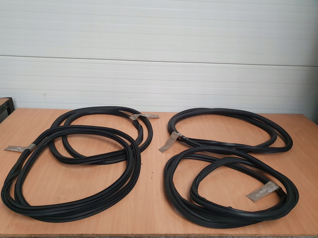 фото №11, Прокладка кузовная ниша дверь volvo xc90 i lift 09r