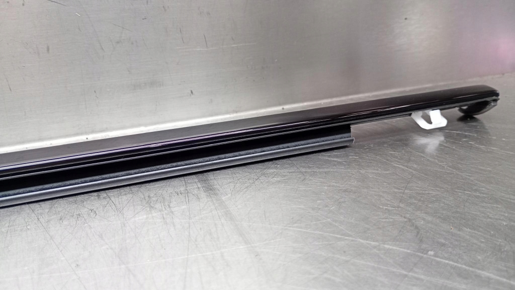 фото №8, Молдинг уплотнитель дверь левый перед volvo xc60 ii 18-25r