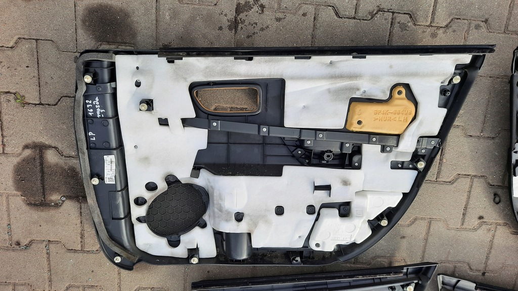 фото №5, Обивка дверь mazda 3 05r