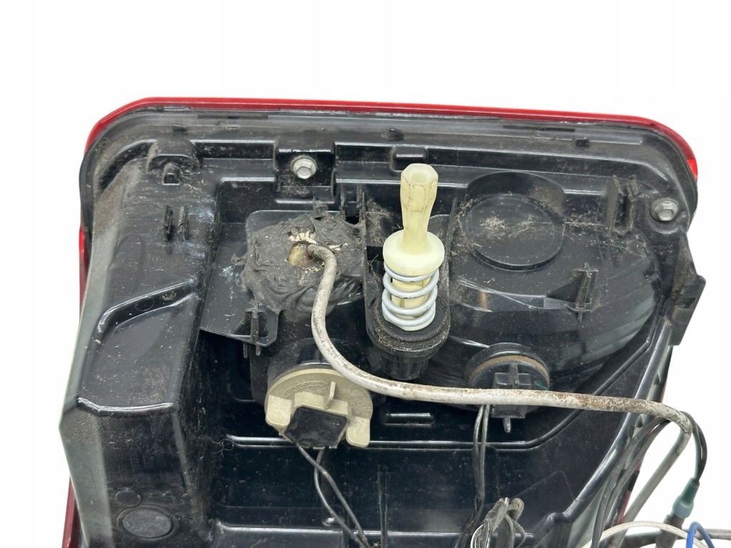 фото №8, Ford explorer vi 2020 права сторона лампа задня