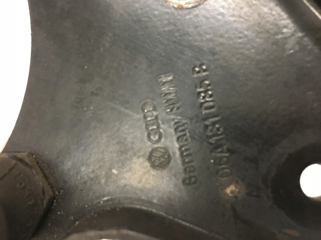 фото №15, Кронштейн насоса vw new beetle i audi 06a131085b