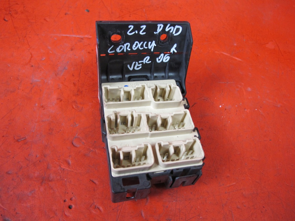 фото №1, Corolla verso ii avensis коробка предохранителей