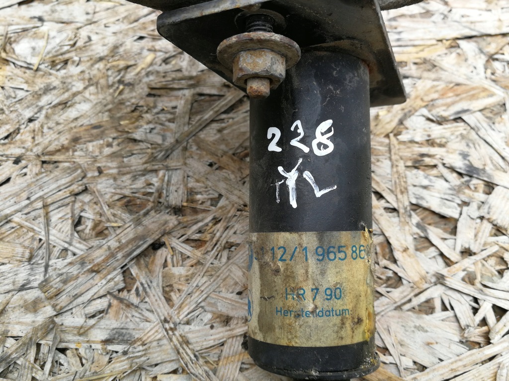 фото №9, Відбійник бампера заднього bmw e30