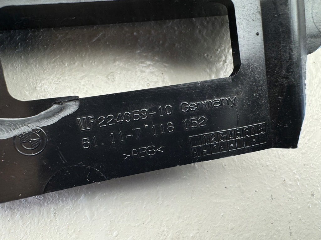 фото №10, Bmw 1 i e87 04-11r кронштейн рамка протитуманна фара правий перед 5111-7118152