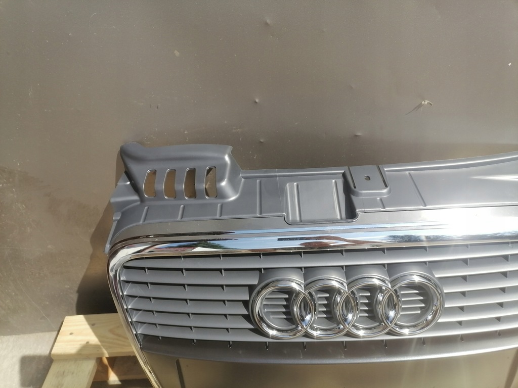 фото №10, Audi a4 b7 решётка радиатора средняя решётка радиатора хром