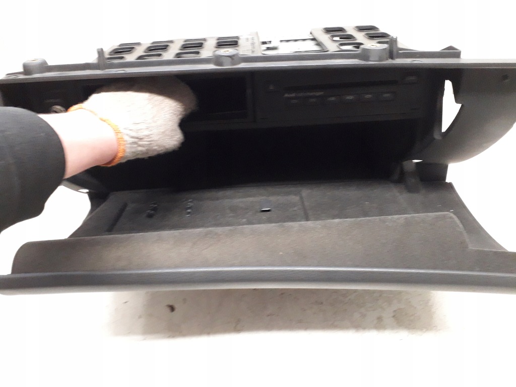 фото №8, Audi a8 d3 02- бардачок пассажира чейнджер cd 4e1857096b