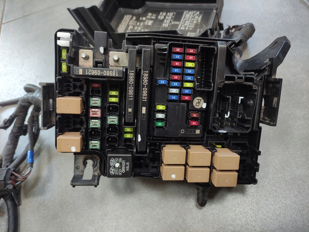 фото №6, Hyundai i30 n корпус коробка предохранителей