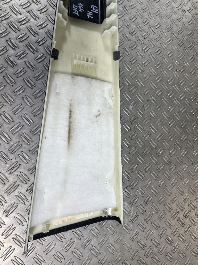 Mercedes ml164 рестайлінг  08- захист стійка ліва a1646909725 в Україні