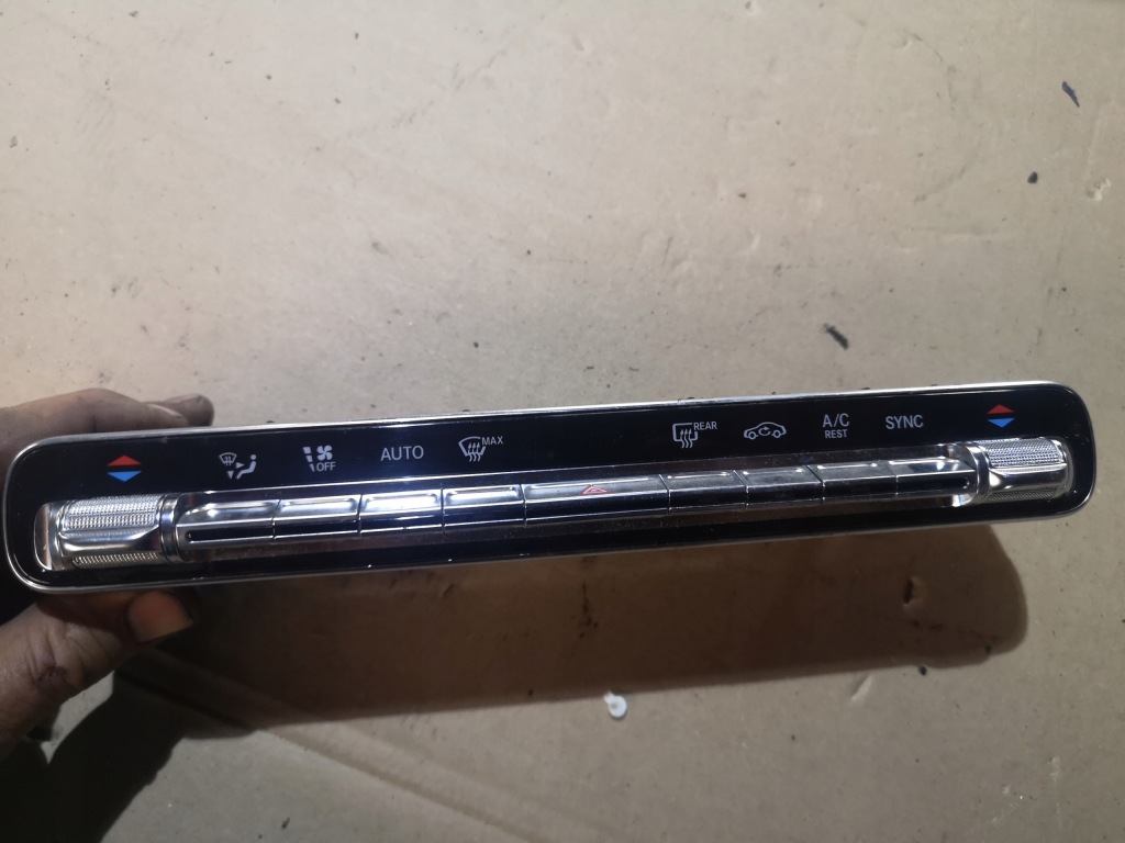 фото №1, Mercedes w177 a2479055902 панель кондиционера