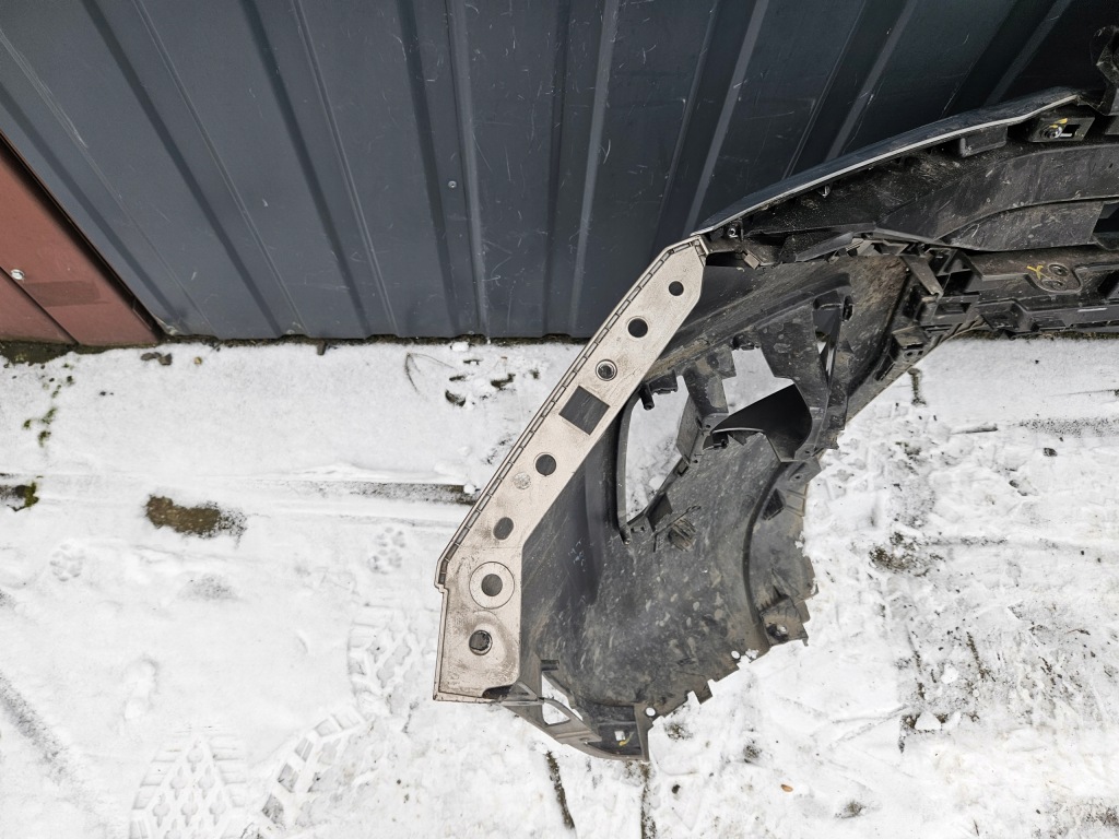 Купить Бампер перед передний vw amarok 2 2022- полный хороший оригинал  + решётка радиатора