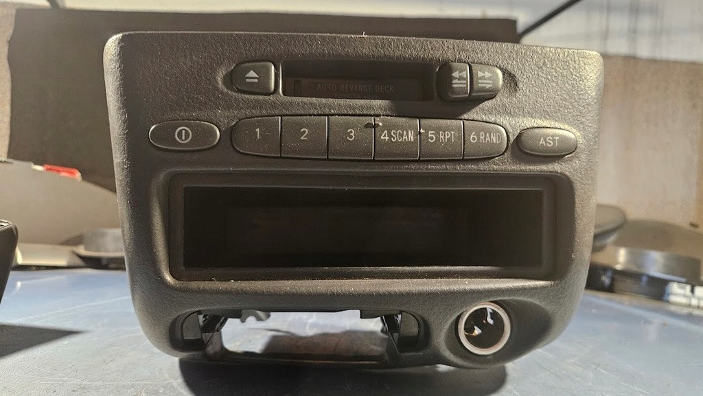 фото №8, Консоль средняя рамка панель дисплей радиопроигрыватель toyota w18201