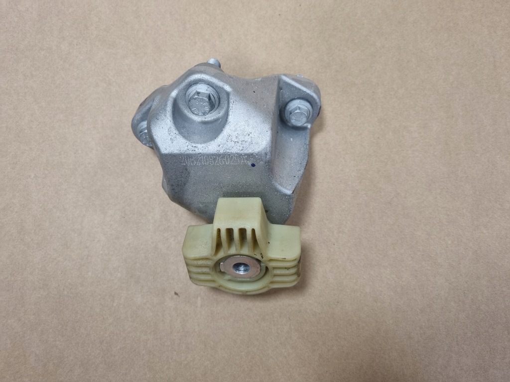 фото №1, Volvo c40 xc40 кронштейн двигуна 31686308