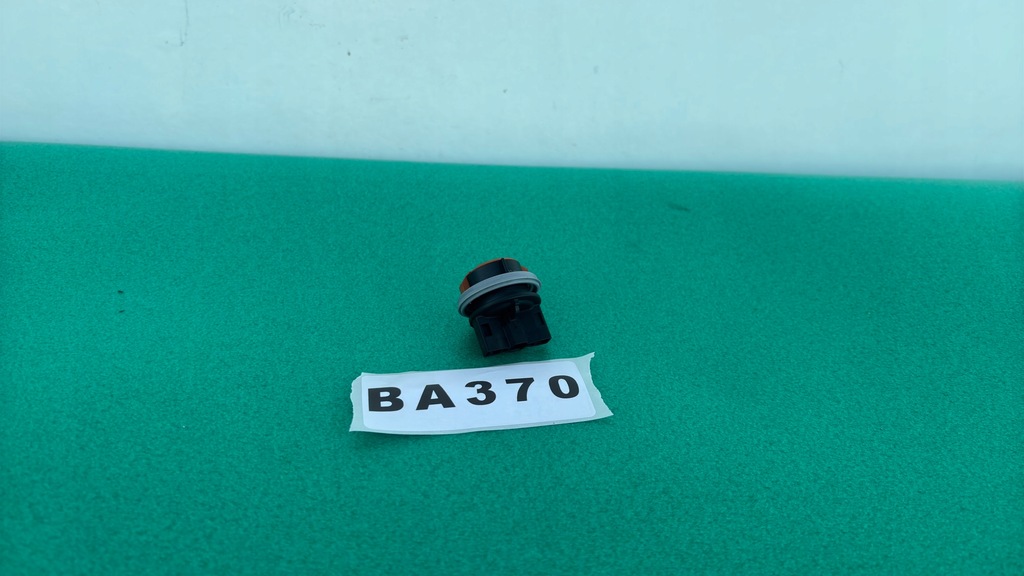 фото №1, Цоколь лампочка захист lamy toyota proace 9808581180oe ba370