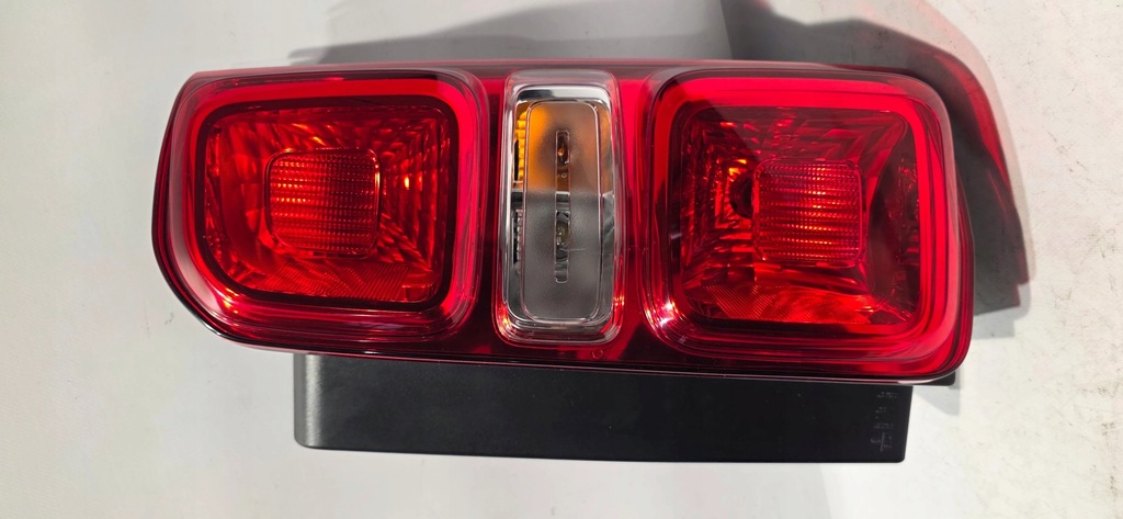 фото №1, Лампа задняя правая toyota proace ii 16- 98908243082