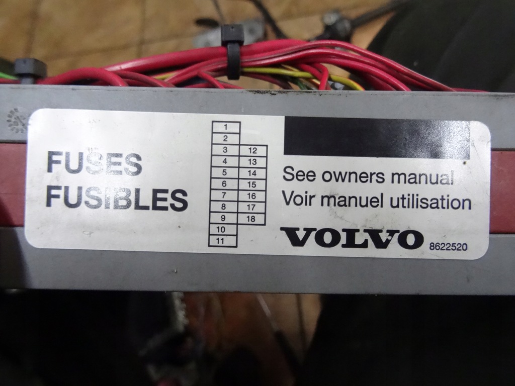фото №5, Volvo s60 2.4d 02' коробка предохранителей 8622520