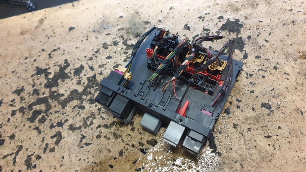 фото №1, Vw touran i коробка предохранителей модуль