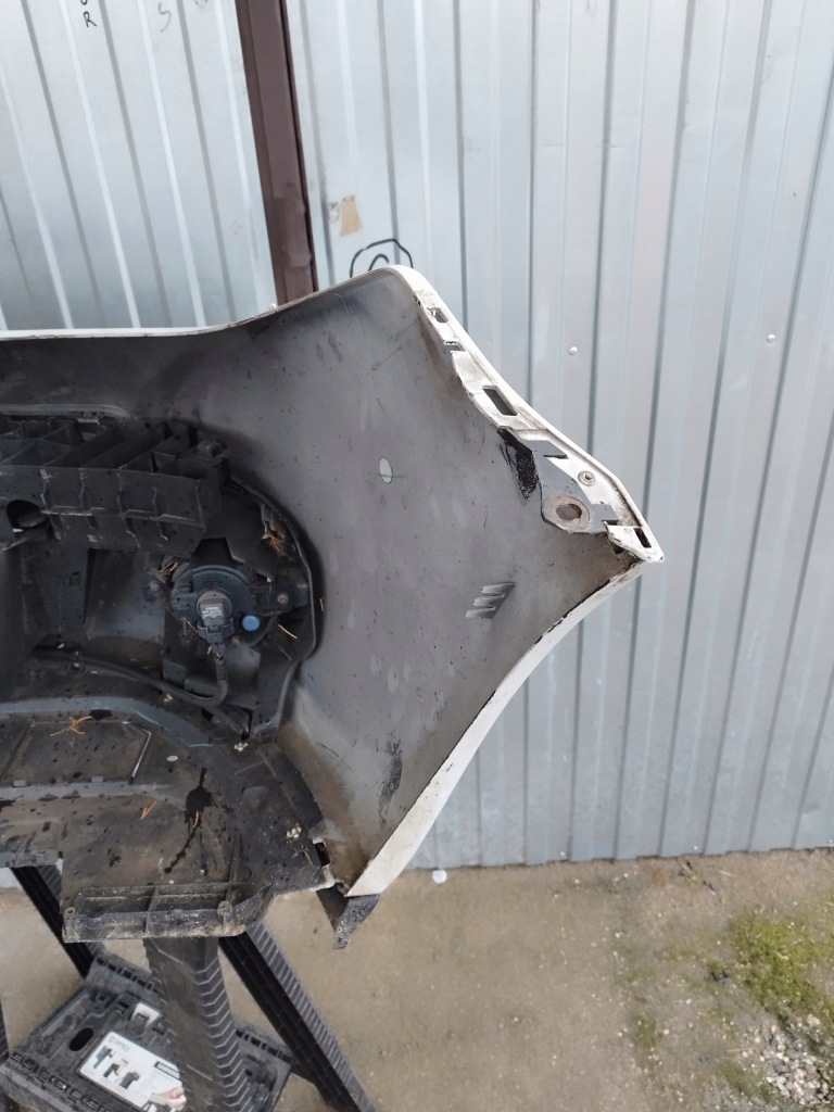 Бампер перед передний renault clio 3 рестайлинг  2009-2012 8200799935 195 в Украине