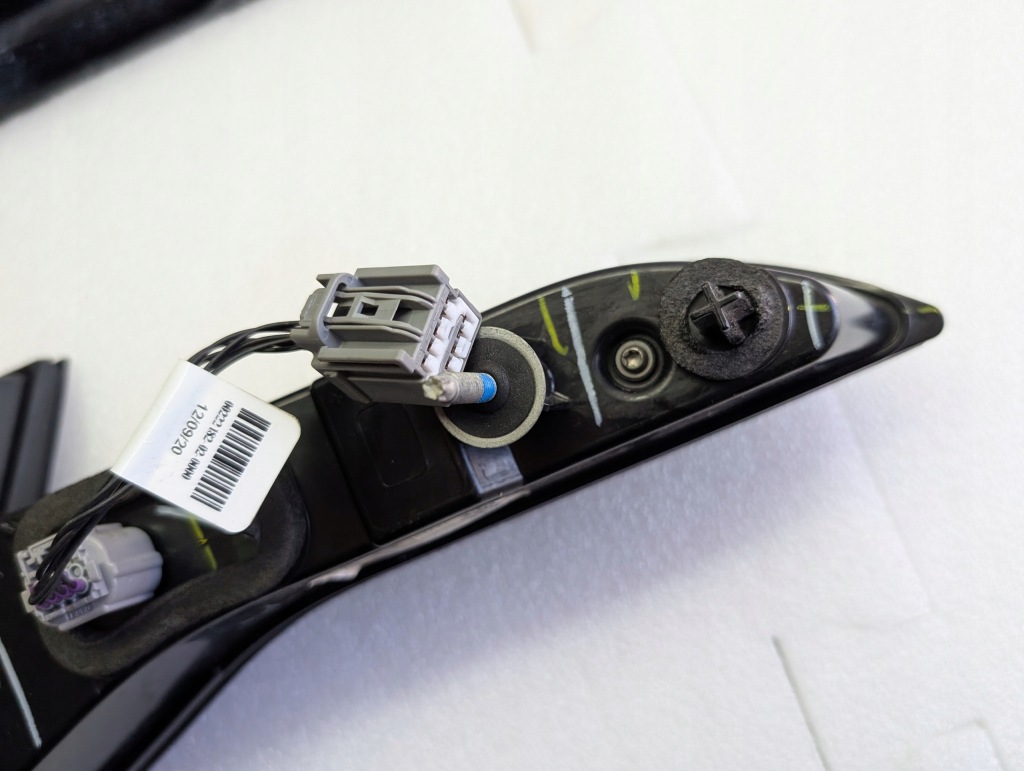 Купити Фара ліва задній w кришці  ford mustang mach-e lj8b-13a603-a