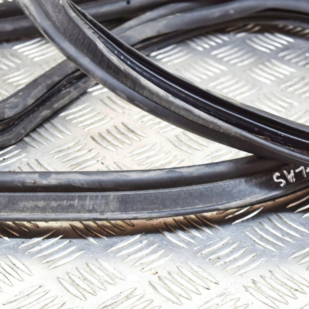 фото №8, Renault zoe 2015 резиновый прокладка багажника заднего / na кузов