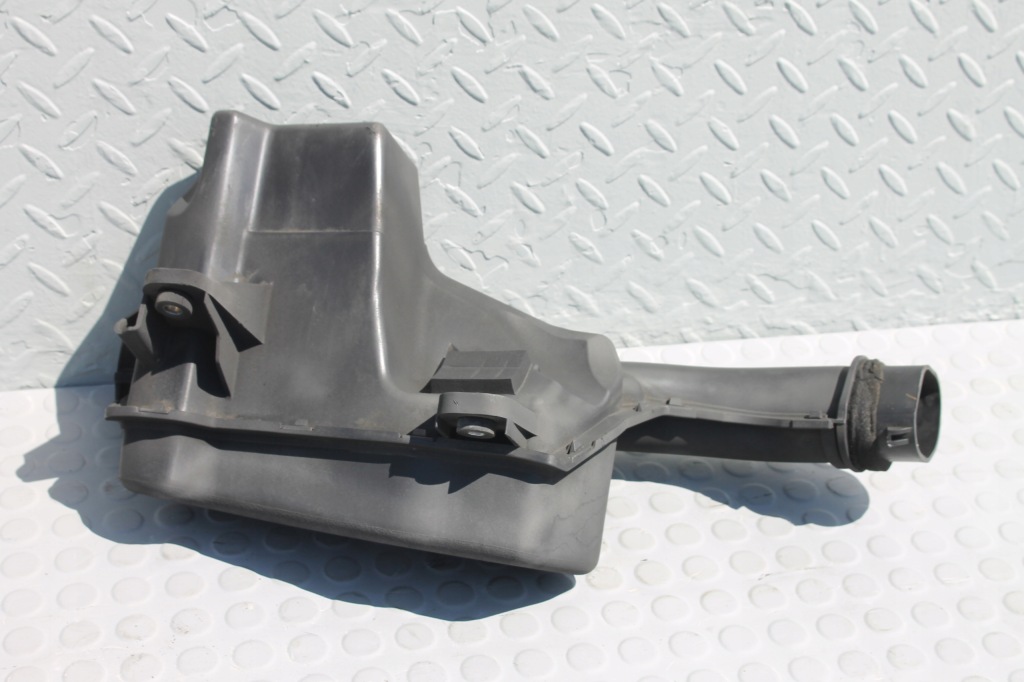 фото №1, Резонатор ловушка воздуха toyota prius iii1.8 09-