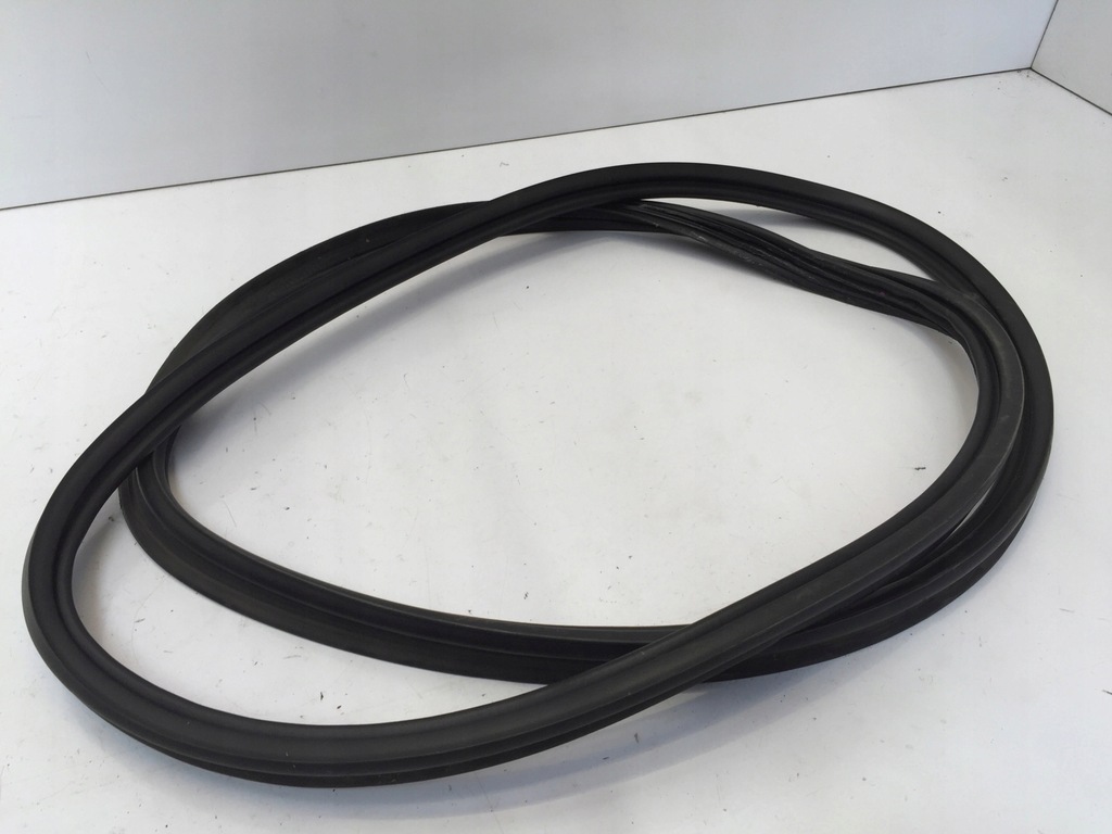 фото №1, Lexus ux 250h 2021 прокладка крышки багажника