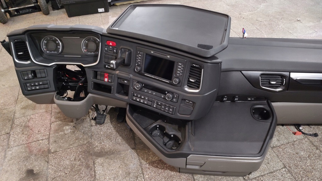 фото №2, Консоль панель приладів приладова scania r s новий model