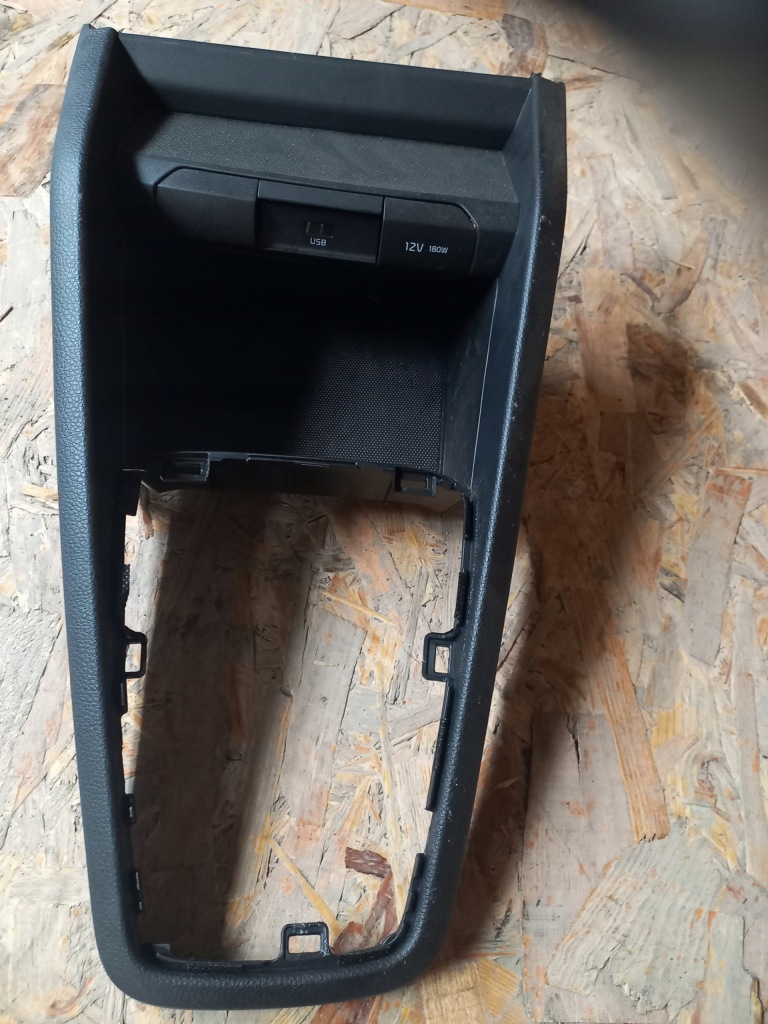 фото №1, Kia stonic рамка тунель середнього 84635-h800