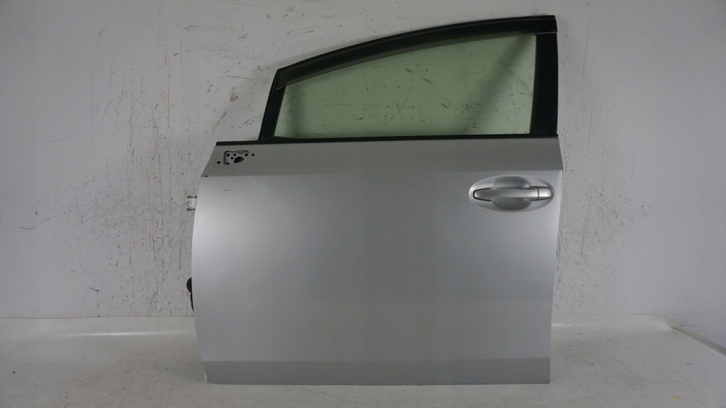 Купить Дверь левое  перед левое передние toyota prius+ рестайлинг  prius + plus 15-18 1f7